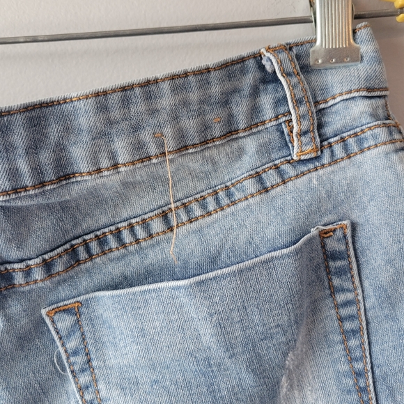 Ardene Distressed Jean Shorts - sz 7 - Picture 5 of 9